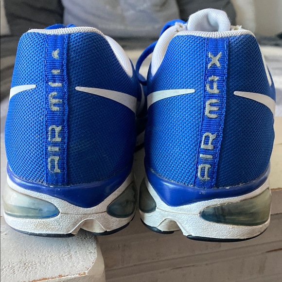 Men’s Nike Blue and White Sneakers Athletic Style - Picture 2 of 4